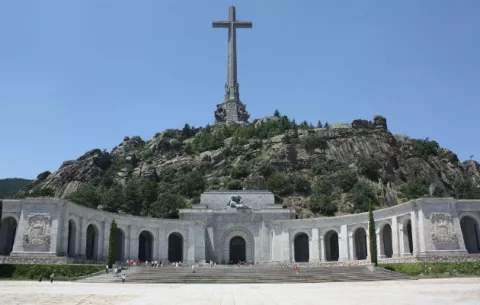 En una maniobra electoral se ha convertido la exhumación de Francisco Franco