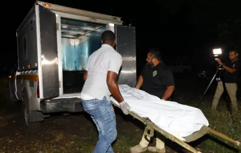¡Irónicó! Sujeto es abaleado con un arma de fuego que se había robado