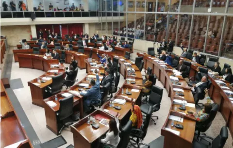 Asamblea Nacional analiza suspender debate de reformas constitucionales, tras rechazo de la población