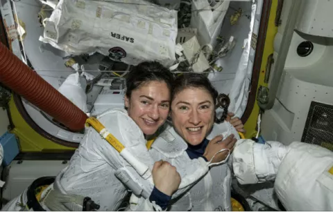 Primera caminata espacial liderada por mujeres