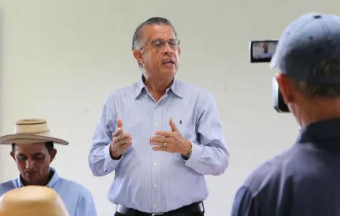 Ministro del Mida, Augusto Valderrama, adquiere compromisos con productores de Darién 
