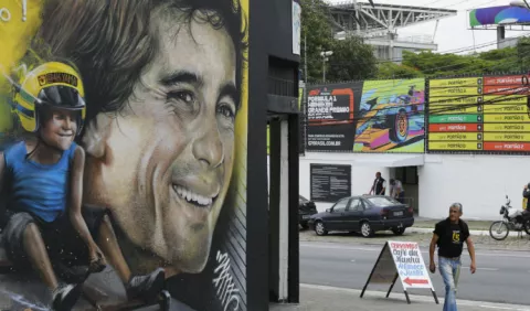 Senna y el McLaren MP4/4 con emotivo homenaje en Interlagos