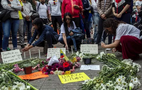 Las protestas no amainan en una Colombia que espera diálogo con el Gobierno