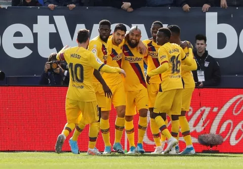 Arturo Vidal dio triunfo al Barcelona