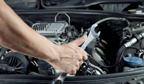 ¡Cuidado  con la batería de su auto!