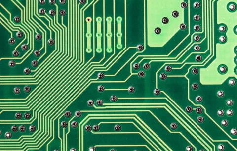 La pequeña empresa fabricante de chips que está pisándole los talones a Intel