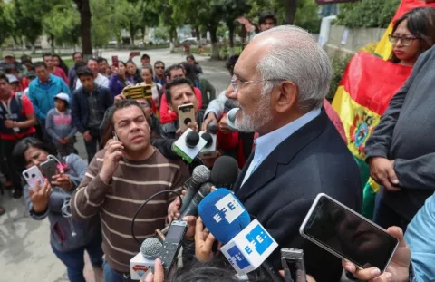 El expresidente Carlos Mesa pide al oficialismo que facilite la sucesión a Evo Morales