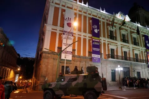 Bolivianos siguen inmersos en la incertidumbre política pese a una presidencia interina