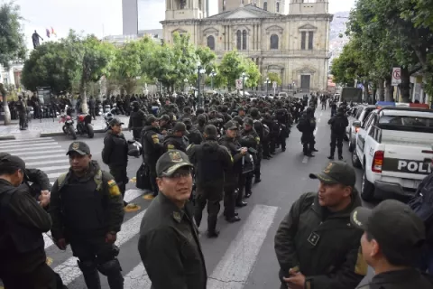 Se acerca la hora límite para que Evo renuncie