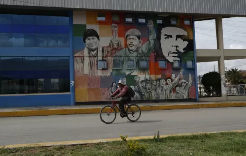 La policía libera a la jefa de la misión médica de Cuba en Bolivia