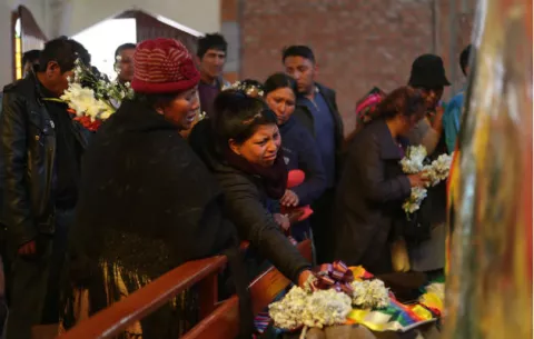 El barrio boliviano de Senkata en la ciudad de El Alto, llora a sus muertos con rabia