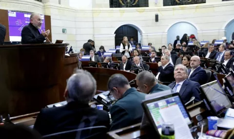 El ministro Defensa de Colombia renuncia tras escándalo por masacre de ocho menores