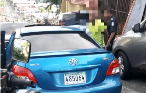 Capturan en calle L San Miguelito a tres sujetos que robaron un auto