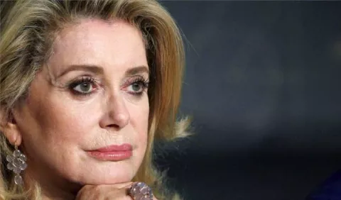 Catherine Deneuve sufre accidente cerebrovascular