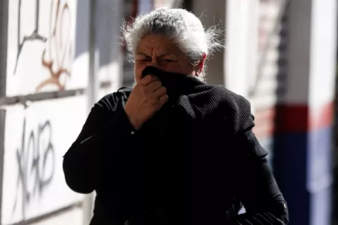 Vivir entre nubes de gas lacrimógeno es la otra cara de las protestas en las calles de Chile