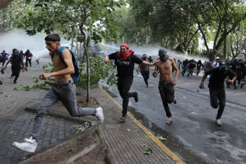 Chilenos se  vuelven a tomar la Plaza Italia