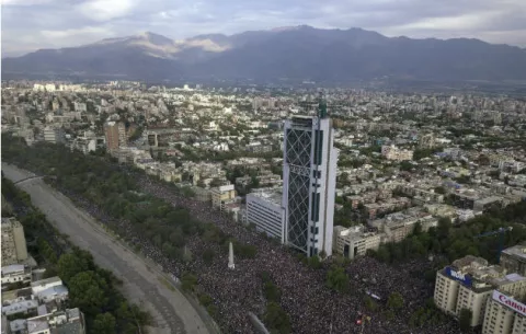 Temblor de magnitud 5,2 sacude centro de Chile y se siente en Santiago