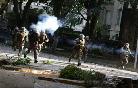 La agitación social continúa en Chile, que se queda también sin la Libertadores