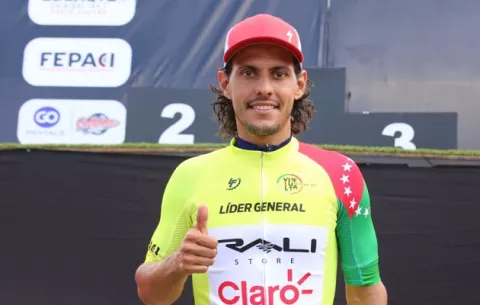 Guatemalteco Julio Padilla manda en la Vuelta a Chiriquí