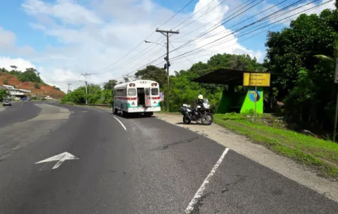 Ciclista muere atropellado por un bus en la carretera Panamá-Colón