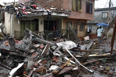 Al menos 3 policías muertos y 7 heridos en un atentado en el suroeste de Colombia
