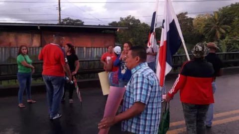 Padres de familia del Giral le exigen respuestas al Meduca por centro educativo