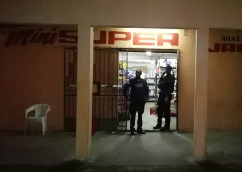 Tres heridos durante el robo a un minisúper en la comunidad de Palenque, Colón