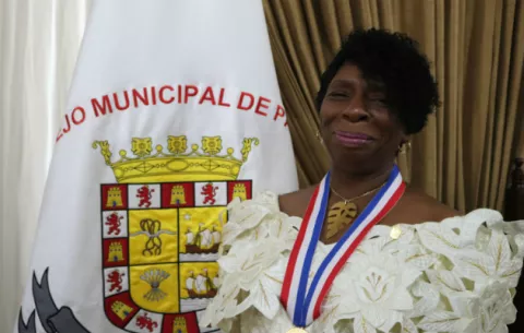 Consejo Municipal condecora a la Docente del Año