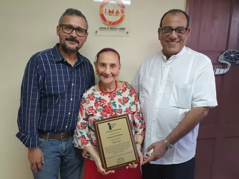 Placa de Reconocimiento para Baby Torrijos, 'dama esencial del cine y teatro panameños' 