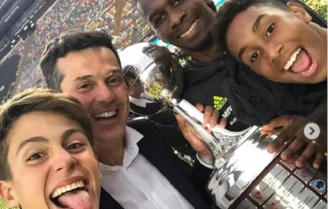 Exportero Julio César se desmayó de la  emoción tras segundo gol del Flamengo