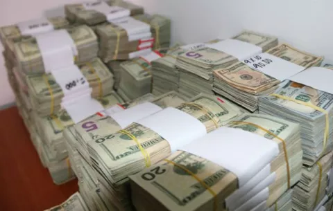 Decomisan 1.5 millones de dólares en efectivo en Vía España