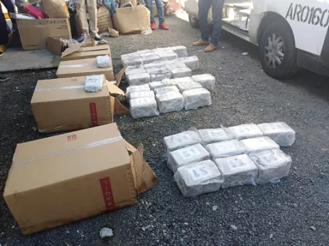 Cae conductor con 122 paquetes de droga en un  puesto de control en Divisa