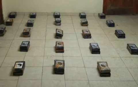 Hallan 46 paquetes de droga enterrados en Playón Chico, Guna Yala