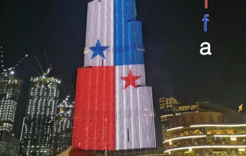 Video: Edificio más alto del mundo proyecta la imagen de la bandera panameña