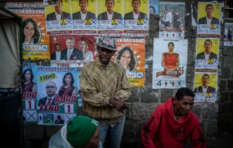Rusos amañan elecciones en Madagascar