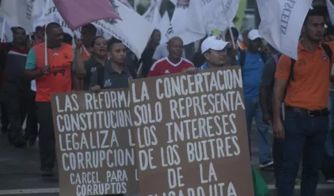 Exigen eliminar reformas constitucionales
