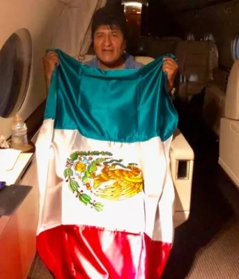 Avión de Evo Morales despegó de Paraguay rumbo a territorio mexicano
