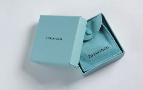 Tiffany podría ser adquirida por LVMH, sus acciones se disparan 