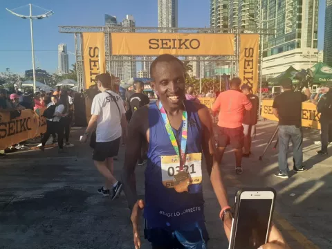 Robert Gititu, de Kenia, nuevo dueño de la Maratón Internacional a Panamá