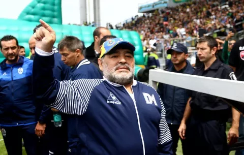 Diego Maradona dejará sin herencia a sus hijas; dice que donará todo