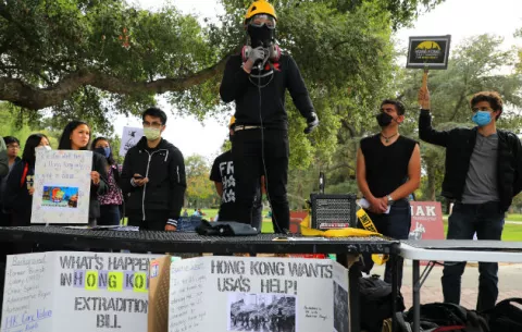 Crecen las tensiones entre estudiantes nacidos en Hong Kong y los de china continental