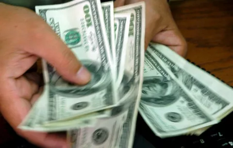 Recaudaciones de impuestos siguen a la baja