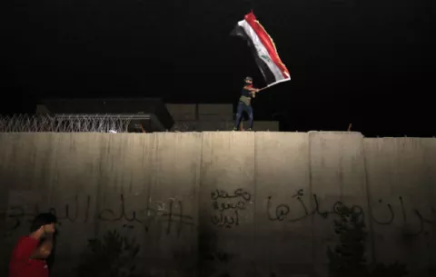 Más muertos y el bloqueo de internet para aplacar las protestas en Irak