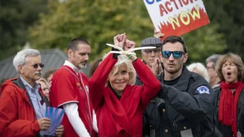 Jane Fonda sigue protestando, exige tomar acciones ante el cambio climático