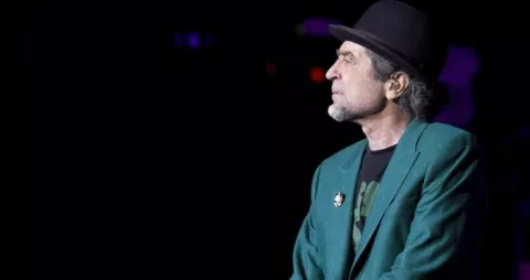 Joaquín Sabina se compromete 
