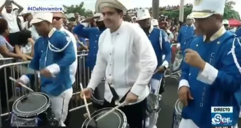 Vicepresidente José Gabriel Carrizo desfila con El Hogar y la Belisario Porras