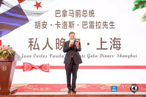 Juan Carlos Varela sale en defensa de Kenia Porcell y ataca al expresidente Ricardo Martinelli