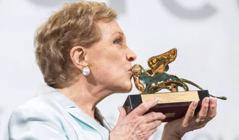 Julie Andrews comparte duros secretos en su libro