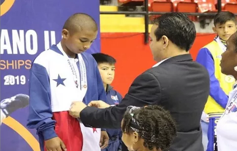  Luchadores obtienen medallas en el  Panamericano U15