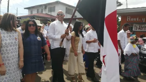 Mariano Rivera es abanderado en la celebración de los 110 años de fundación de Puerto Caimito